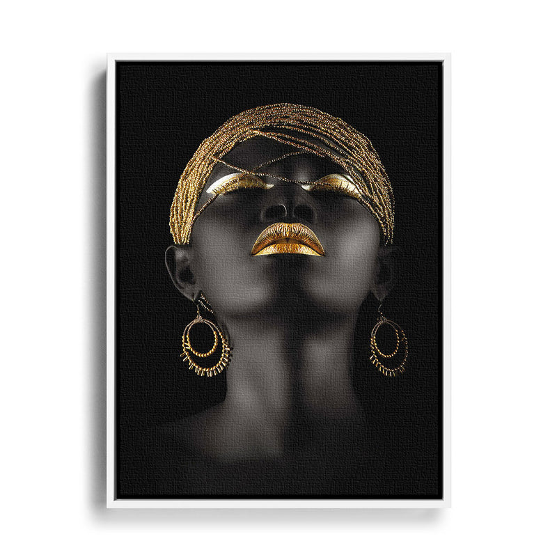 Afrikanische Frau mit meditativer Pose und goldenem Schmuck, Wandbild mit weißem Rahmen