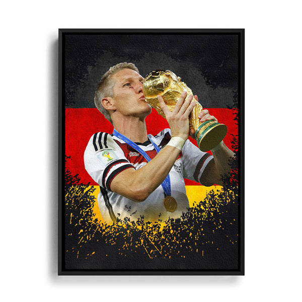 Bastian Schweinsteiger küsst WM Pokal 2014