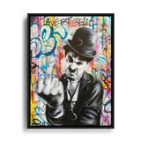 Chaplin Art mit Hut und Stinkefinger mit schwarzem Rahmen