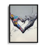 Wandbild zeigt weiße und schwarze Menschen vereint