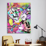 Leinwandbild Micky Mouse hält großen Diamanten