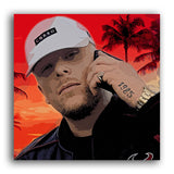 Portrait Bonez MC von 187 Straßenbande Sonnenuntergang mit Palmen und Corbo Basecap Handy und goldene