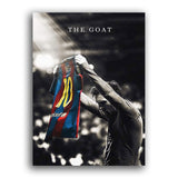 Lionel Messi schießt ein Tor im El Clasico und hält anschließend sein Trikot hoch