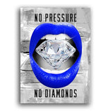 großer Diamand wird von einem Frauenmund mit ihren schneidezähnen festgehalten, Text No Pressure no Diamonds