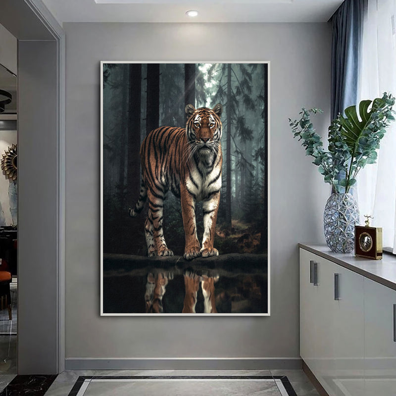 große Tigerkatze steht vor einem mensch