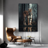Tiger läuft durch die Wildnis