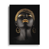 Afrikanische Frau mit meditativer Pose und goldenem Schmuck, Wandbild mit schwarzem Rahmen