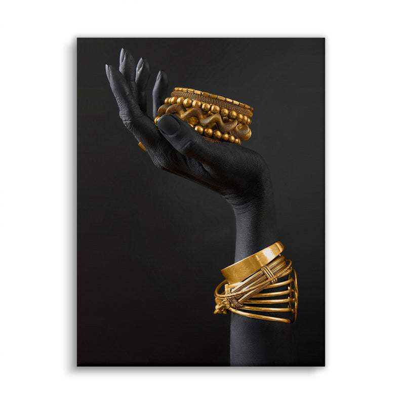 Schwarze linke Hand mit Goldschmuck, Wandbild ohne Rahmen