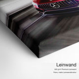 Red Mercedes – Leinwand-Qualitätsdetail mit 300 g/m² Premium-Leinwand und feiner matter Leinwandstruktur